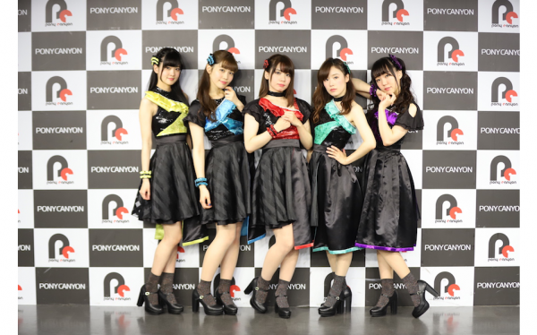 アルバム「Supreme Revolution」発表後初のフリーイベントで、新衣装の 